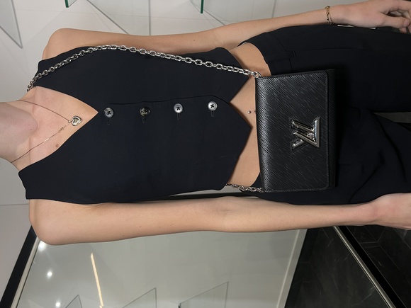 Twist Epi Wallet on Chain - Picture 1 of 5